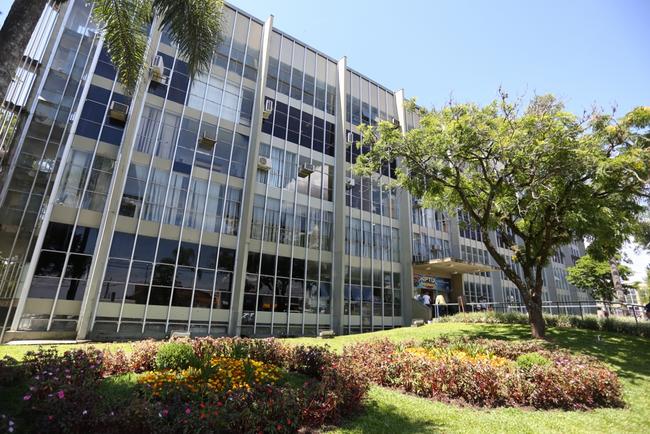 Saiba o que abre e o que fecha neste feriado de quarta-feira!