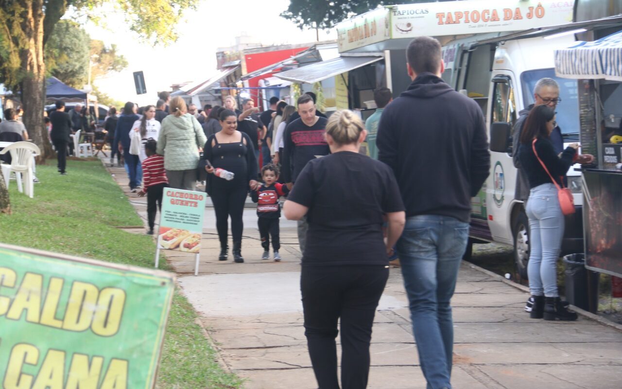 Feira Gastronômica desta sexta (07) terá apresentação de Taylor Júnior