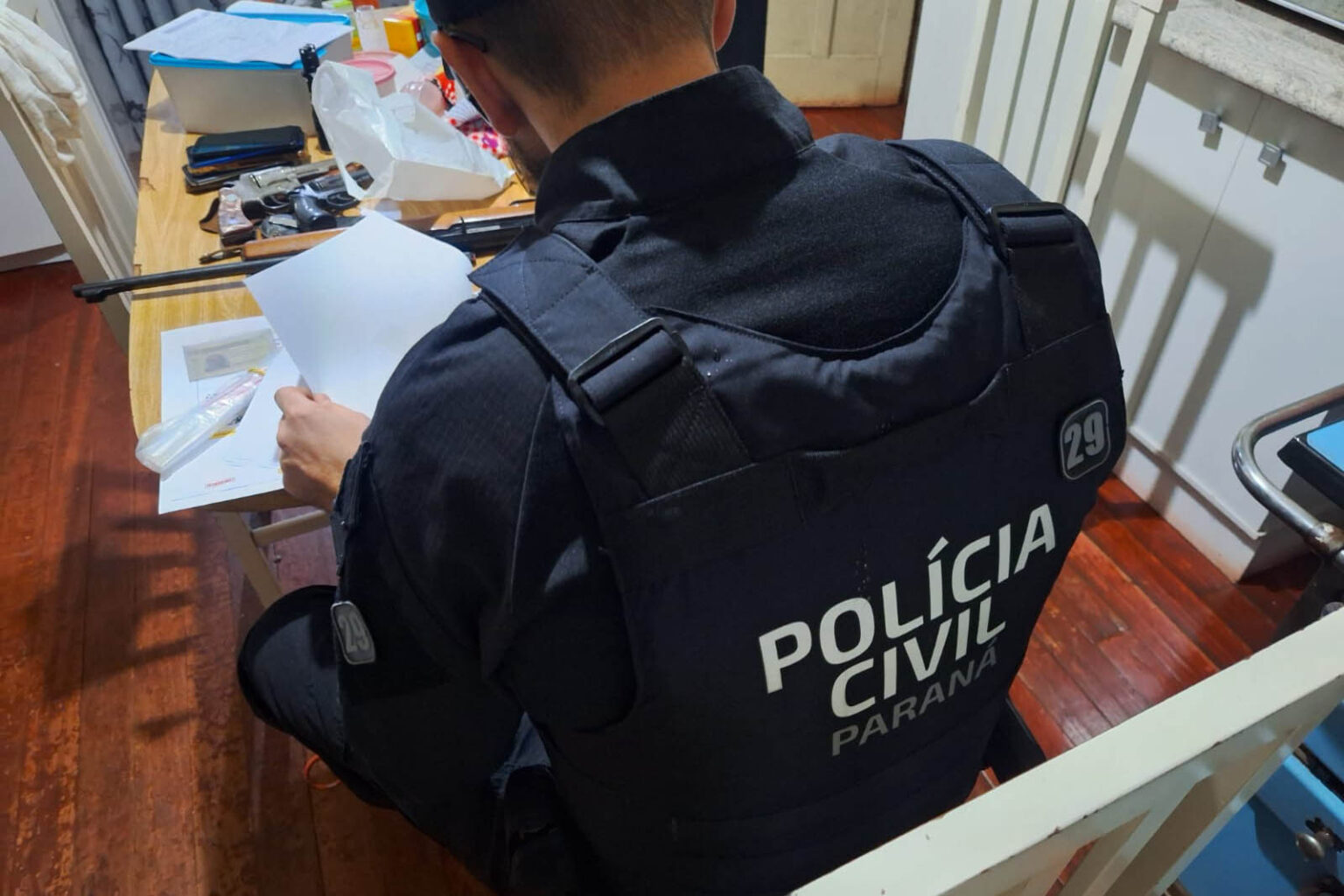 Operação da PCPR e PRF prende duas pessoas envolvidas em roubos de cargas