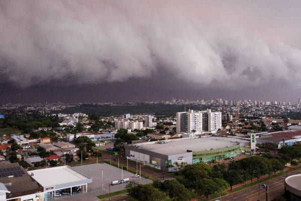 Inmet emite alerta para tempestades no Paraná até sexta (03); 121 cidades devem ser atingidas