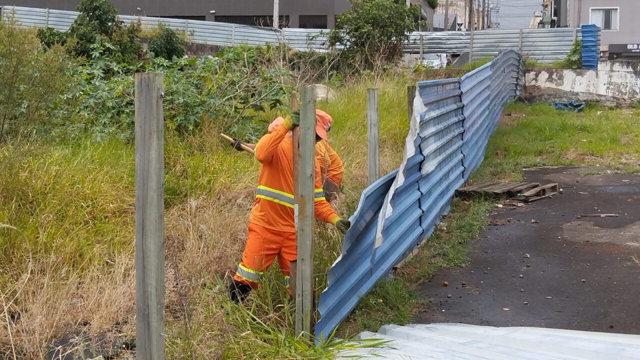 Antigo Mercado Municipal tem inicio de retirada de entulhos do local