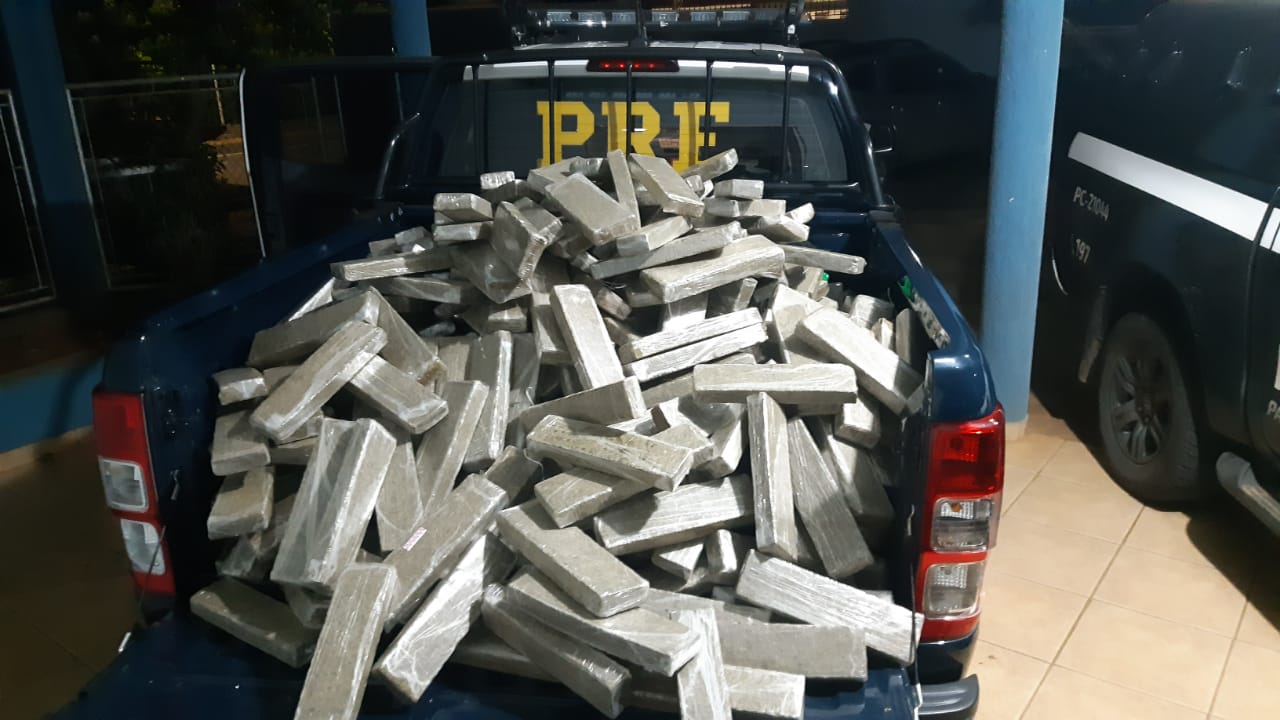 PRF apreende veículo clonado e carregado com mais de uma tonelada de maconha em Tibagi