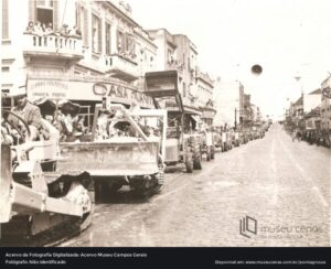 Desfile de escavadeiras e retroescavadeiras