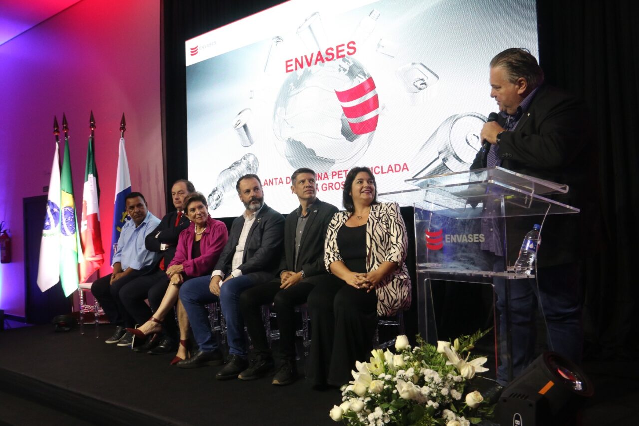 Cerimônia marca o lançamento da pedra fundamental da indústria mexicana Cristalpet em Ponta Grossa