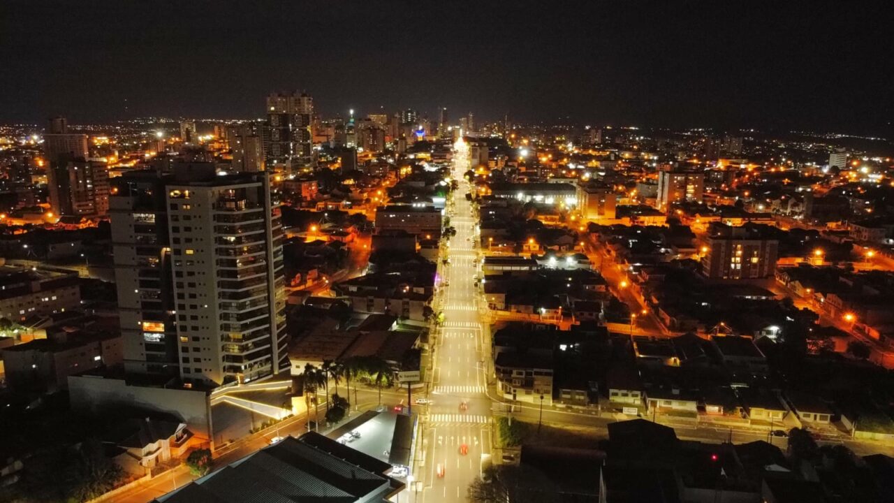 Mais de 4.500 lâmpadas comuns já foram trocadas por LED em Ponta Grossa