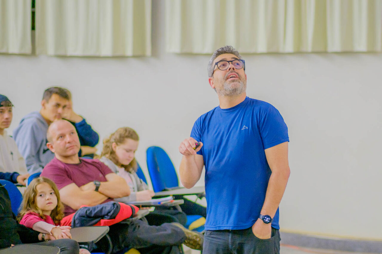 Observatório Astronômico da UEPG terá palestra sobre cinema e buracos negros com observação de telescópios