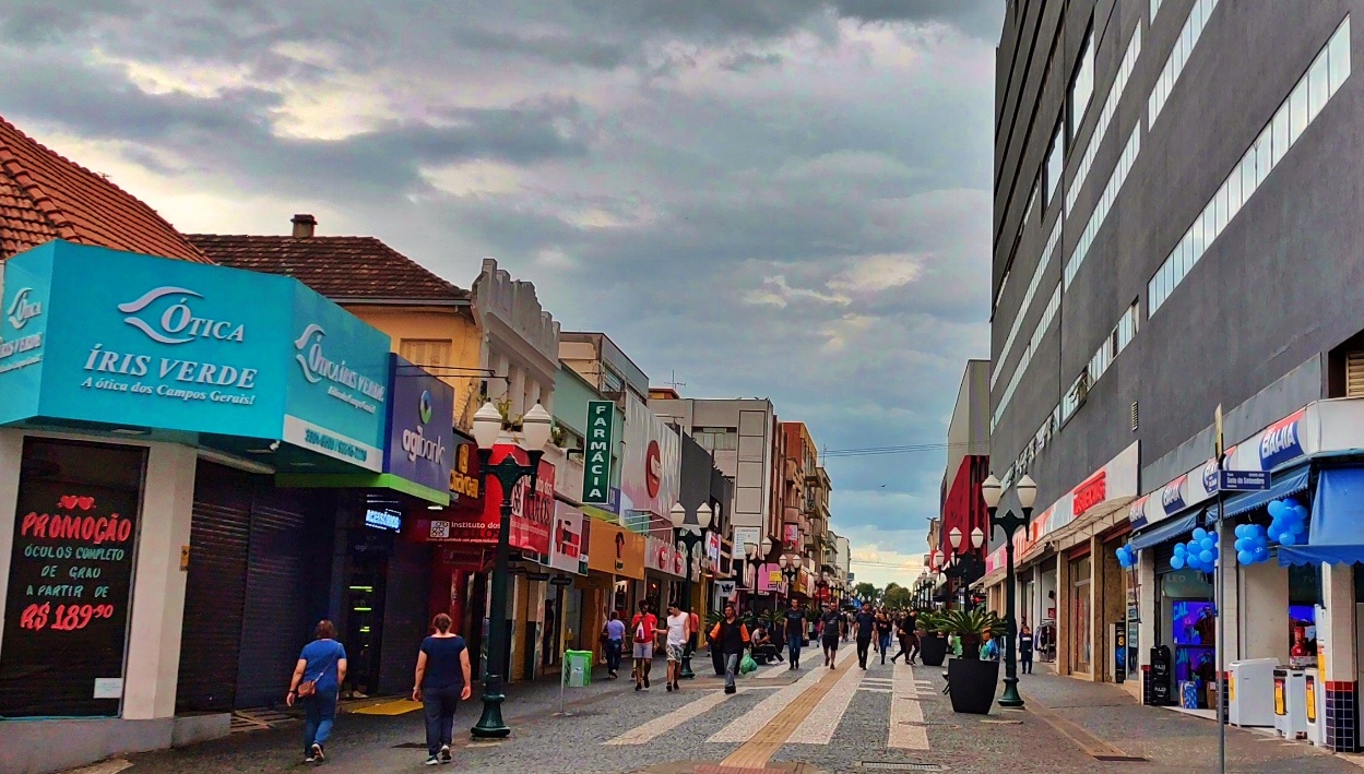 Saiba o que abre e fecha durante o feriado da Padroeira em PG nesta sexta-feira (26)