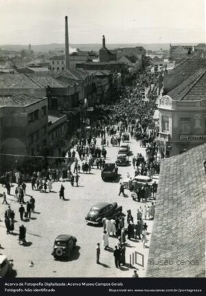 Desfile na Av. Vicente Machado na década de 50