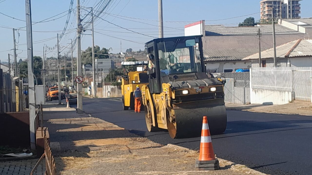 Obras de recuperação do pavimento avançam na Rua Afonso Celso