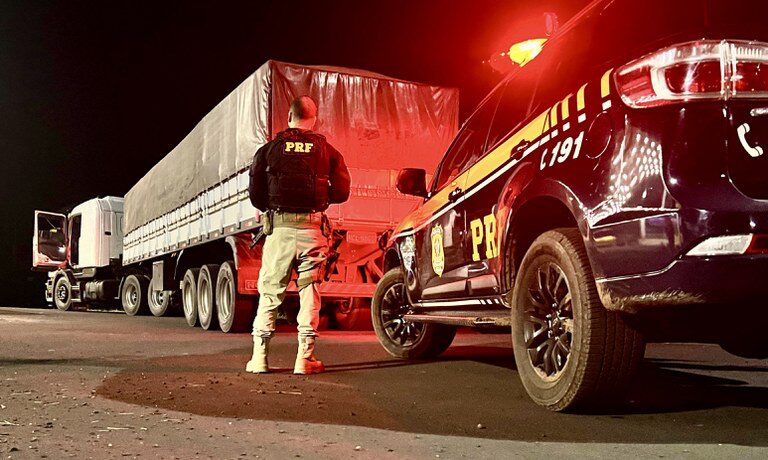 PRF realiza a maior apreensão de cigarros eletrônicos do país em 2024, no Paraná