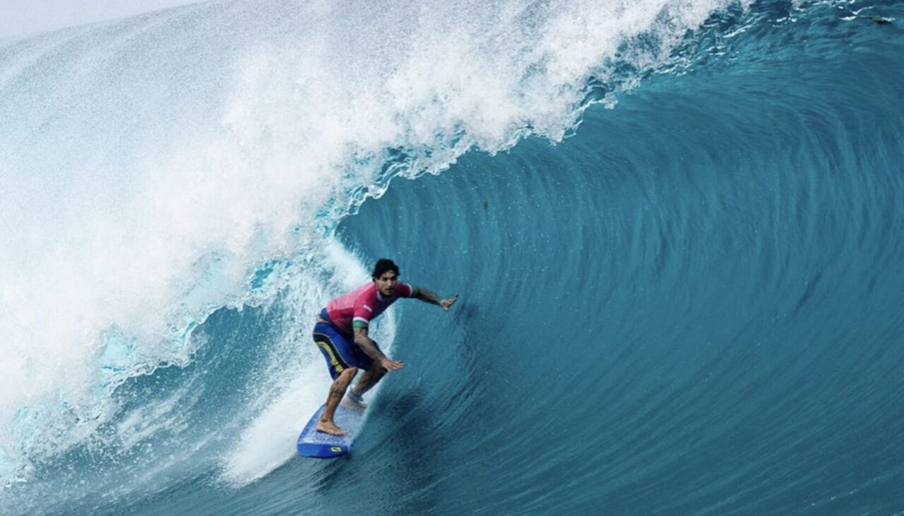 Medina supera Chumbinho e está nas semifinais do surfe nos Jogos de Paris