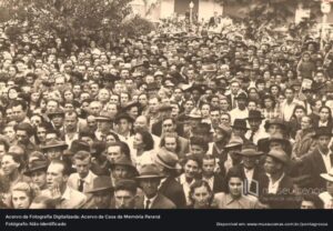 Pontagrossenses aguardando a chegada de Getúlio Vargas