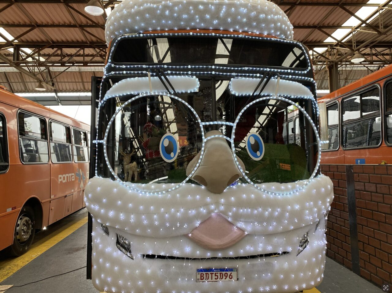 Ônibus de Natal da Viação Campos Gerais celebra 24ª edição levando magia às ruas de Ponta Grossa