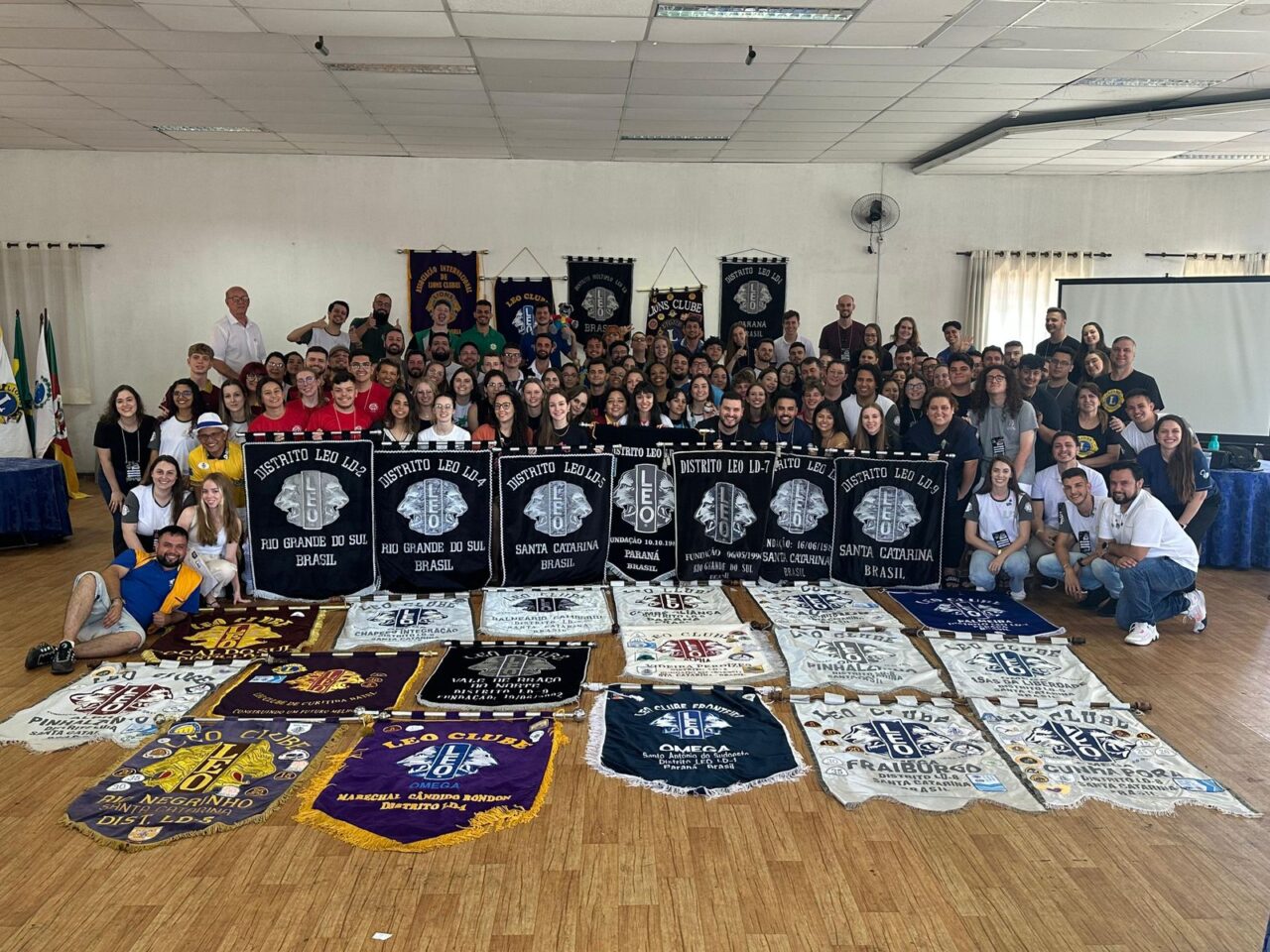 LEO Clube Ponta Grossa Centro sedia encontro de líderes juvenis no II CDM do Distrito Múltiplo LEO LD