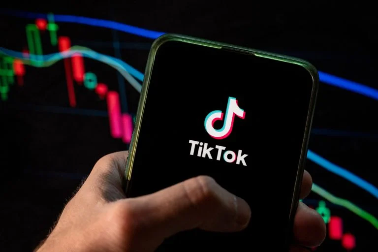 Governo processa TikTok por tratamento irregular de dados de crianças