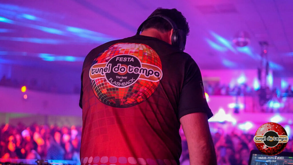 20ª edição da festa túnel do tempo traz megaestrutura com duas pistas, 12 DJs, painéis de LED, iluminação retrô e palco exclusivo no Clube Verde