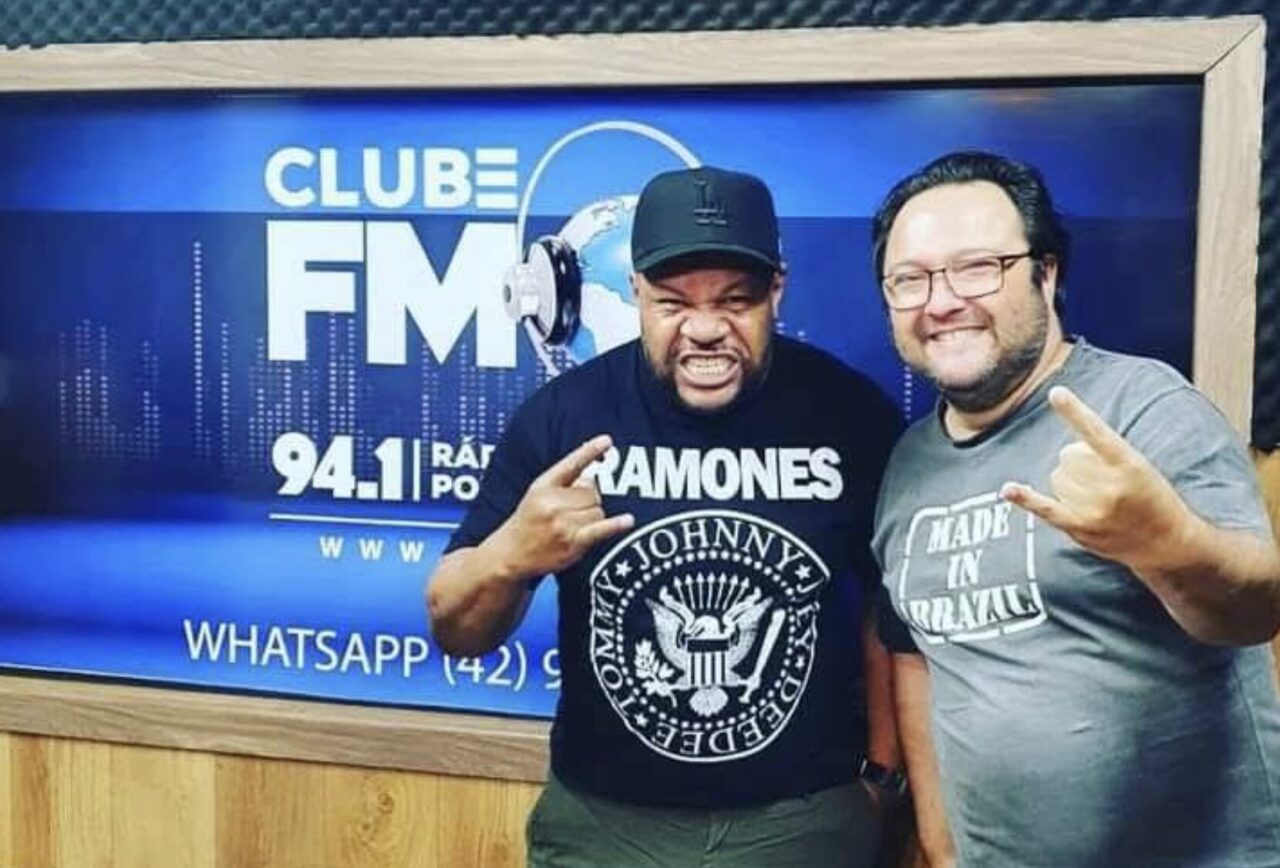 John Elvis e Saulo Risada são os convidados especiais do episódio 50 do Pontagrossauros nesta terça-feira, 4 de fevereiro