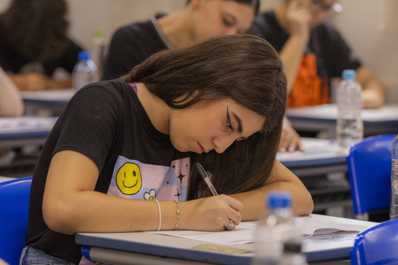 Envio de documentos dos classificados no PSS e Vestibular 2024 encerra hoje (03)