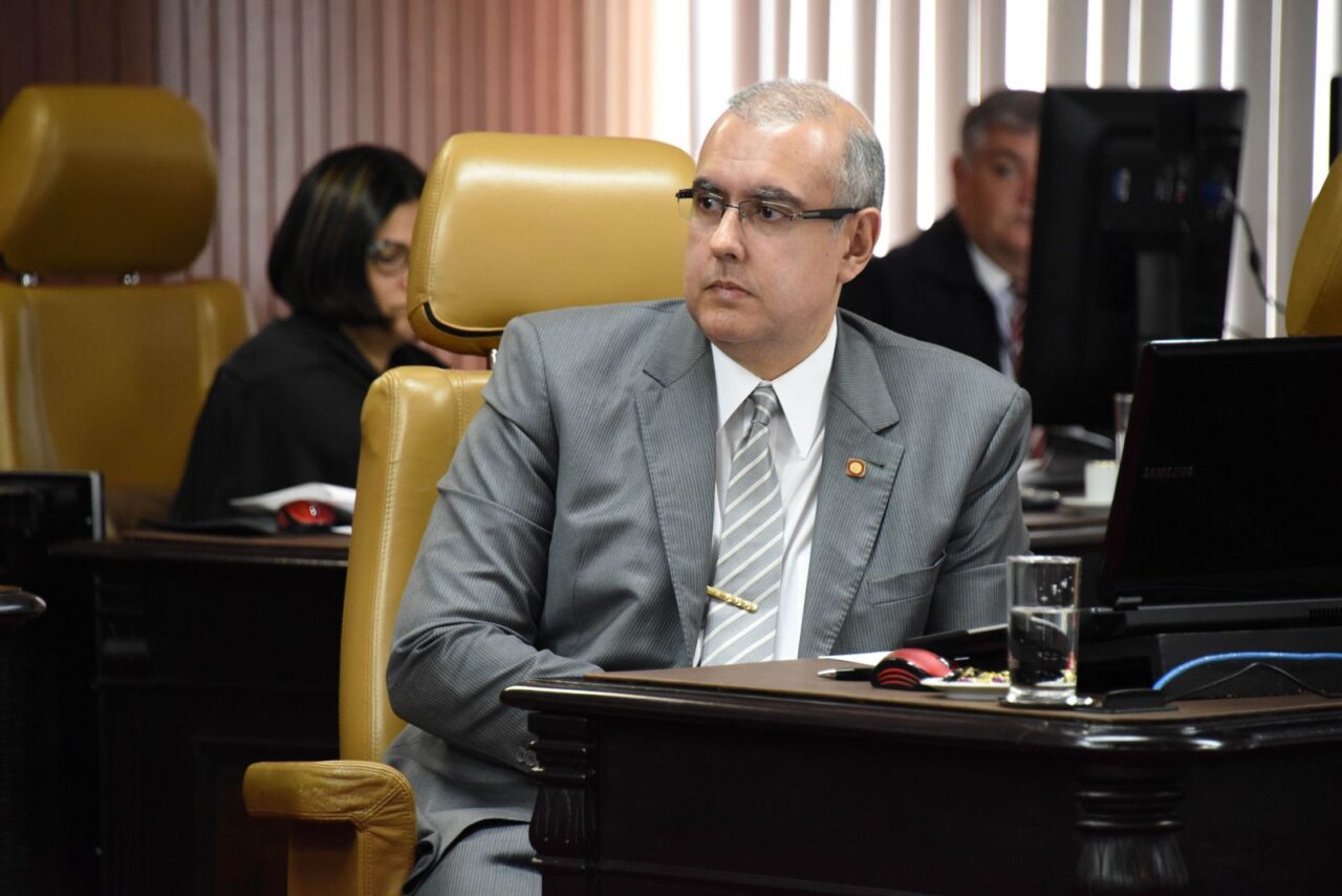 Ministro do Superior Tribunal Militar oferece palestra sobre Educação em Ponta Grossa