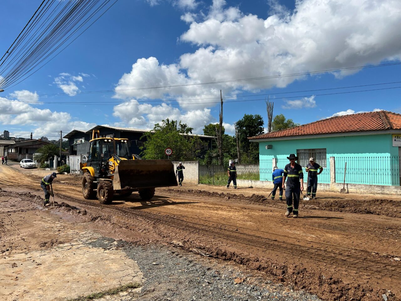 Prefeitura atende bairros atingidos por temporal em Ponta Grossa