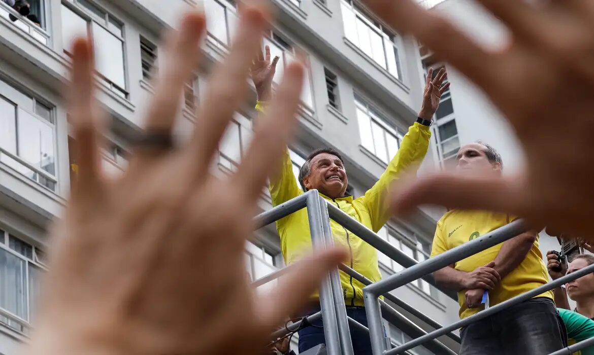 Ato de Bolsonaro reúne mais de 44 mil pessoas na Avenida Paulista