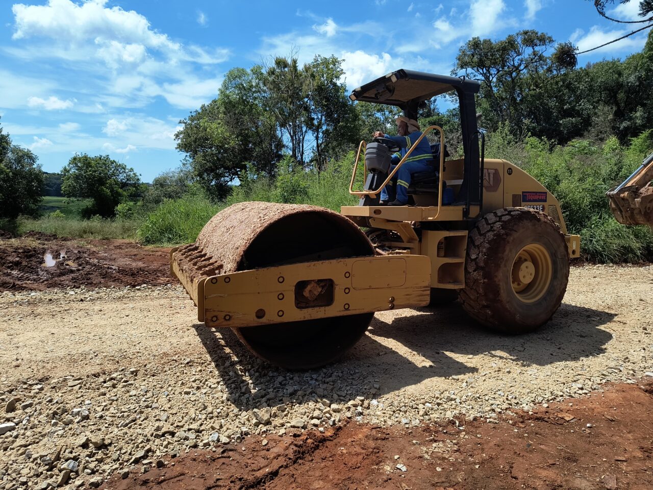 Prefeitura reforça obras nas estradas rurais de PG