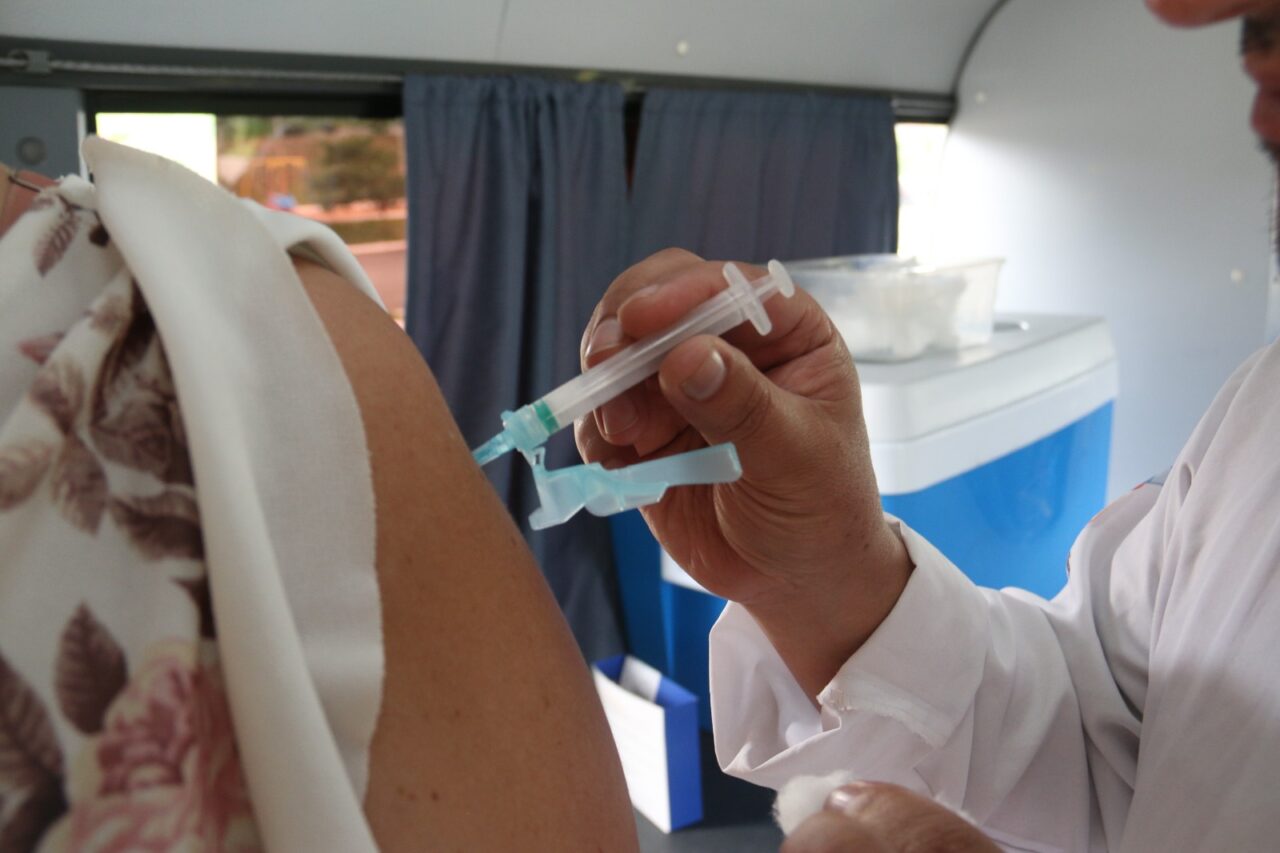 Com atraso do Ministério da Saúde, PG concentra vacinação da gripe em dois locais