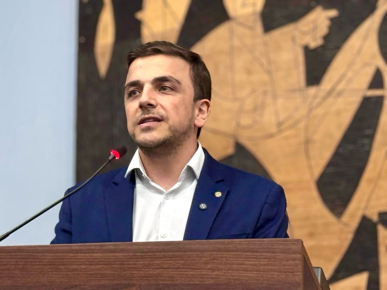 Aliel é homenageado pela Câmara de PG por atuação na saúde