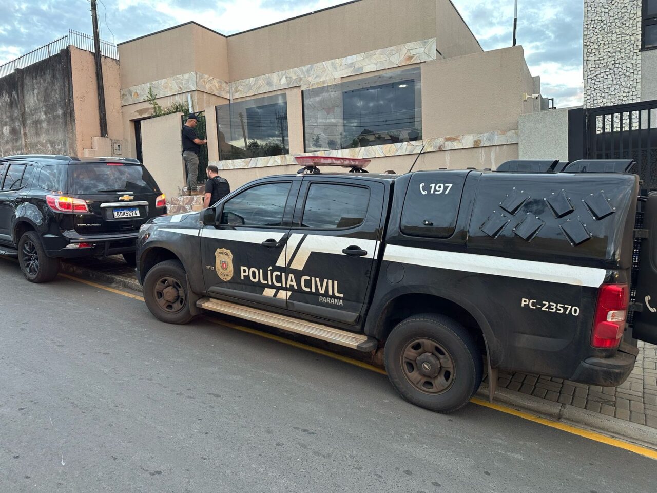 Polícia prende casal suspeito de envolvimento na morte de paciente e no desvio de R$ 143 mil de sua conta bancária