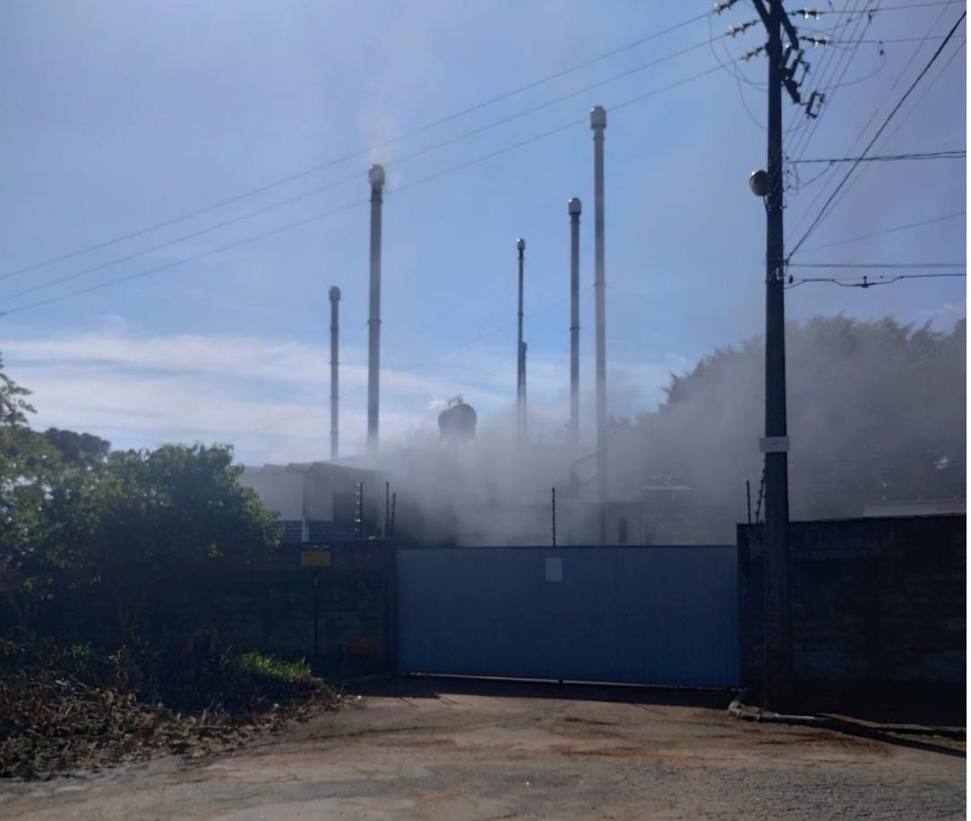 Incêndio atinge fábrica de Ponta Grossa e mobiliza bombeiros