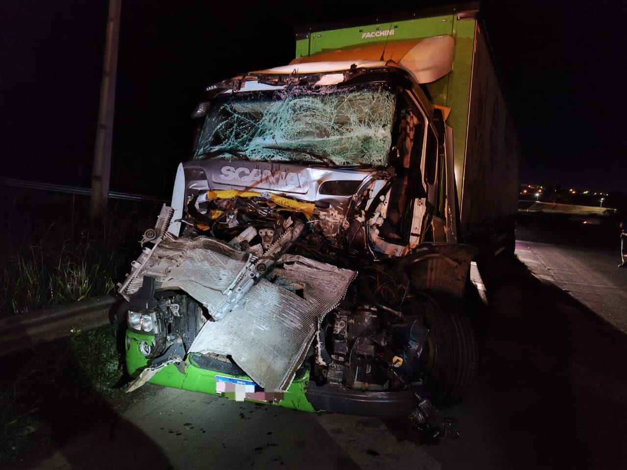 Engavetamento na BR-376 em Ponta Grossa deixa um morto e dois feridos