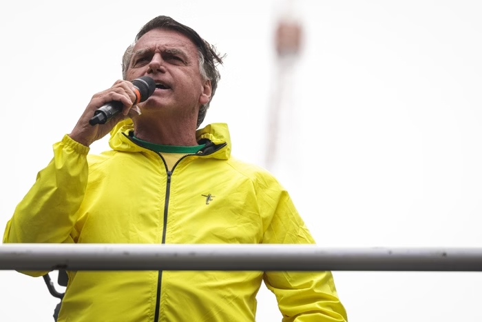 Bolsonaro passa mal no RN e é removido de helicóptero para Natal