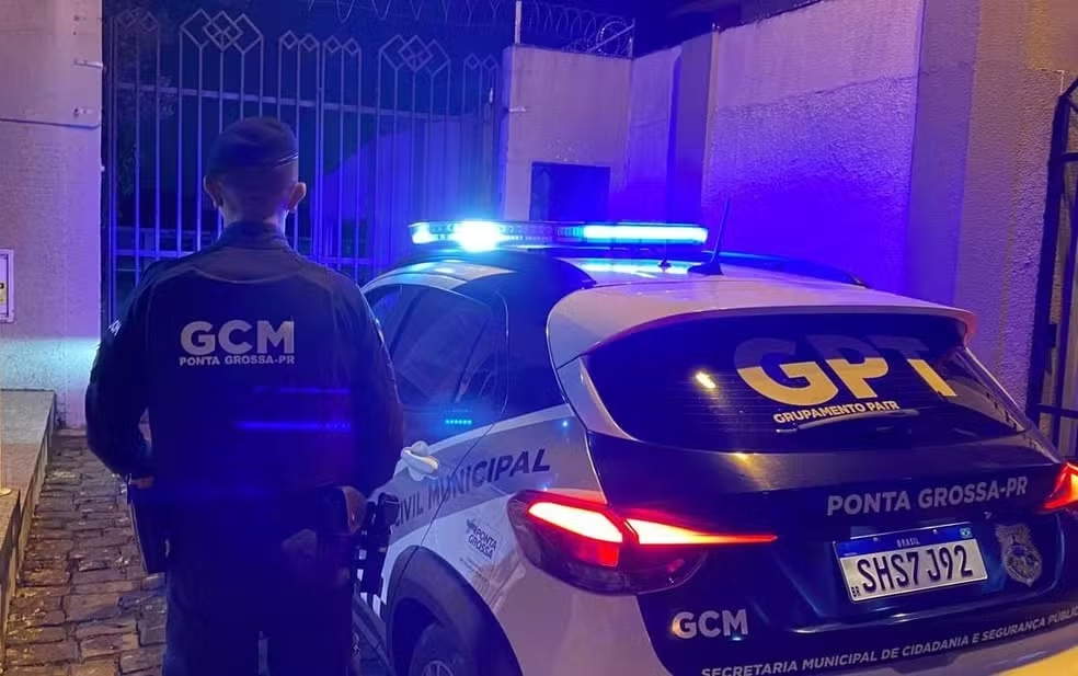 Mulher é mantida em cárcere privado em estúdio de música e estuprada por namorado e amigo dele em PG, diz polícia