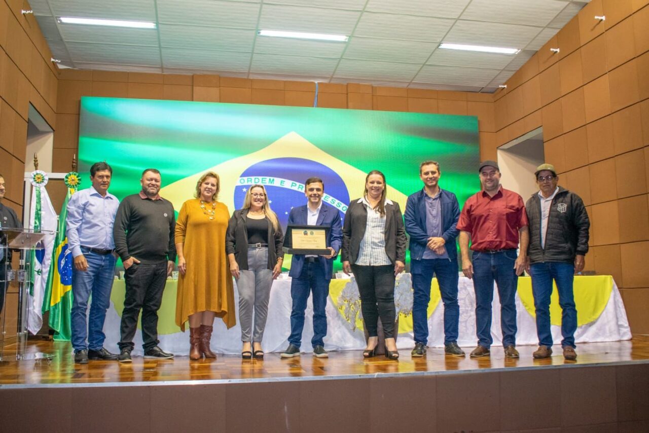 Deputado federal recebe Título de Cidadão Honorário de Ipiranga