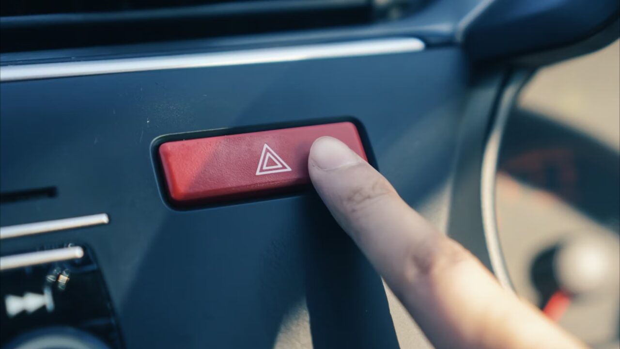 Pontagrossauro do pisca-alerta: você sabe quando deve acionar?