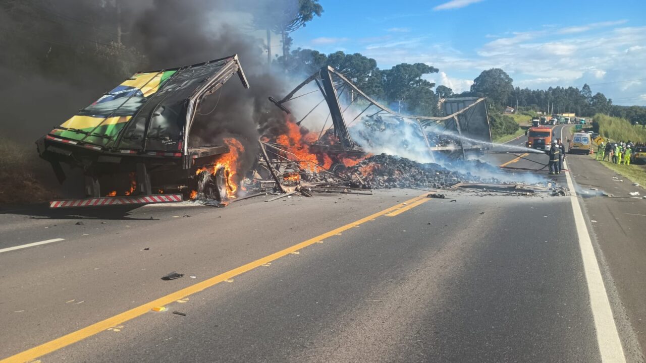 Caminhão pega fogo e interdita BR-373 em Imbituva