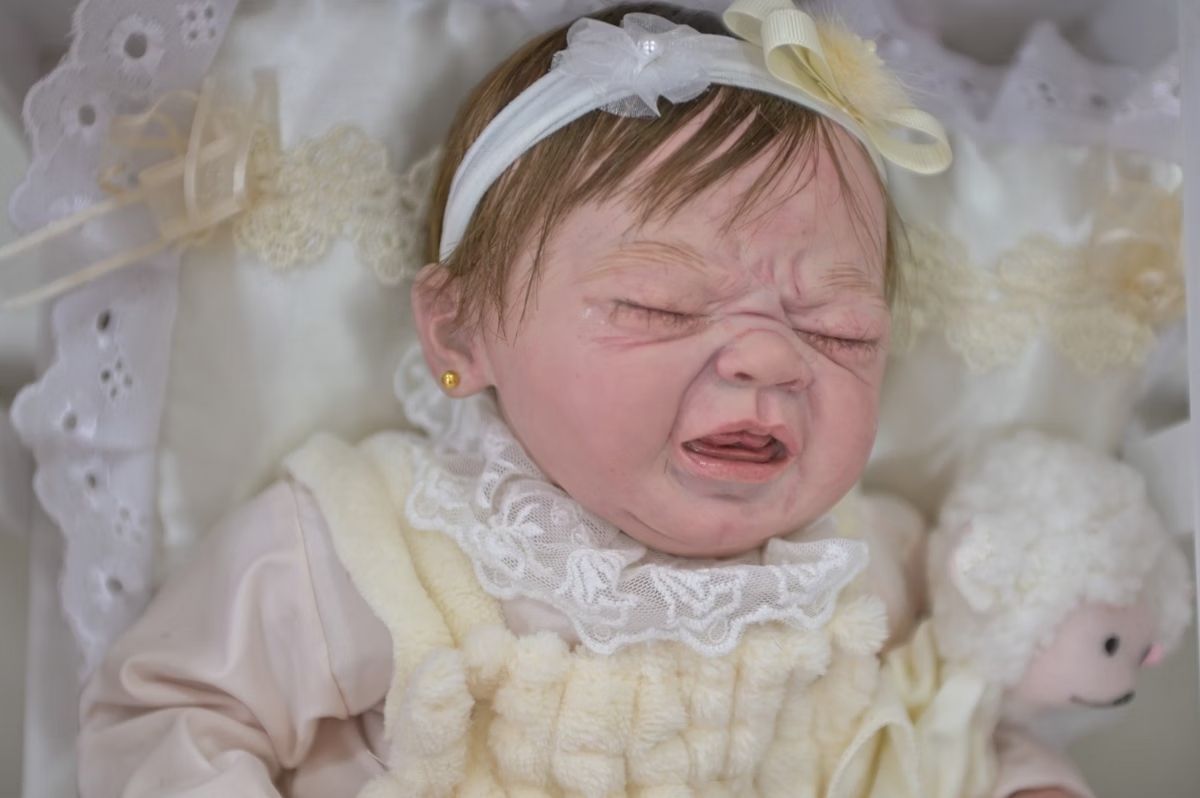 Mulher é demitida após pedir afastamento para cuidar de bebê reborn no Paraná