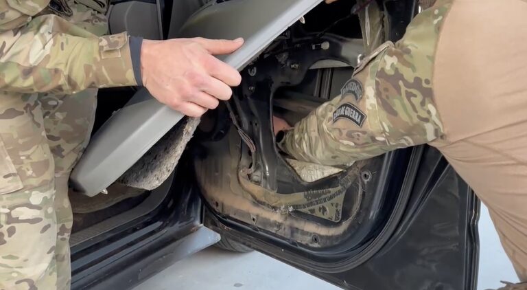 PRF apreende 152 kg de maconha em minivan no Paraná