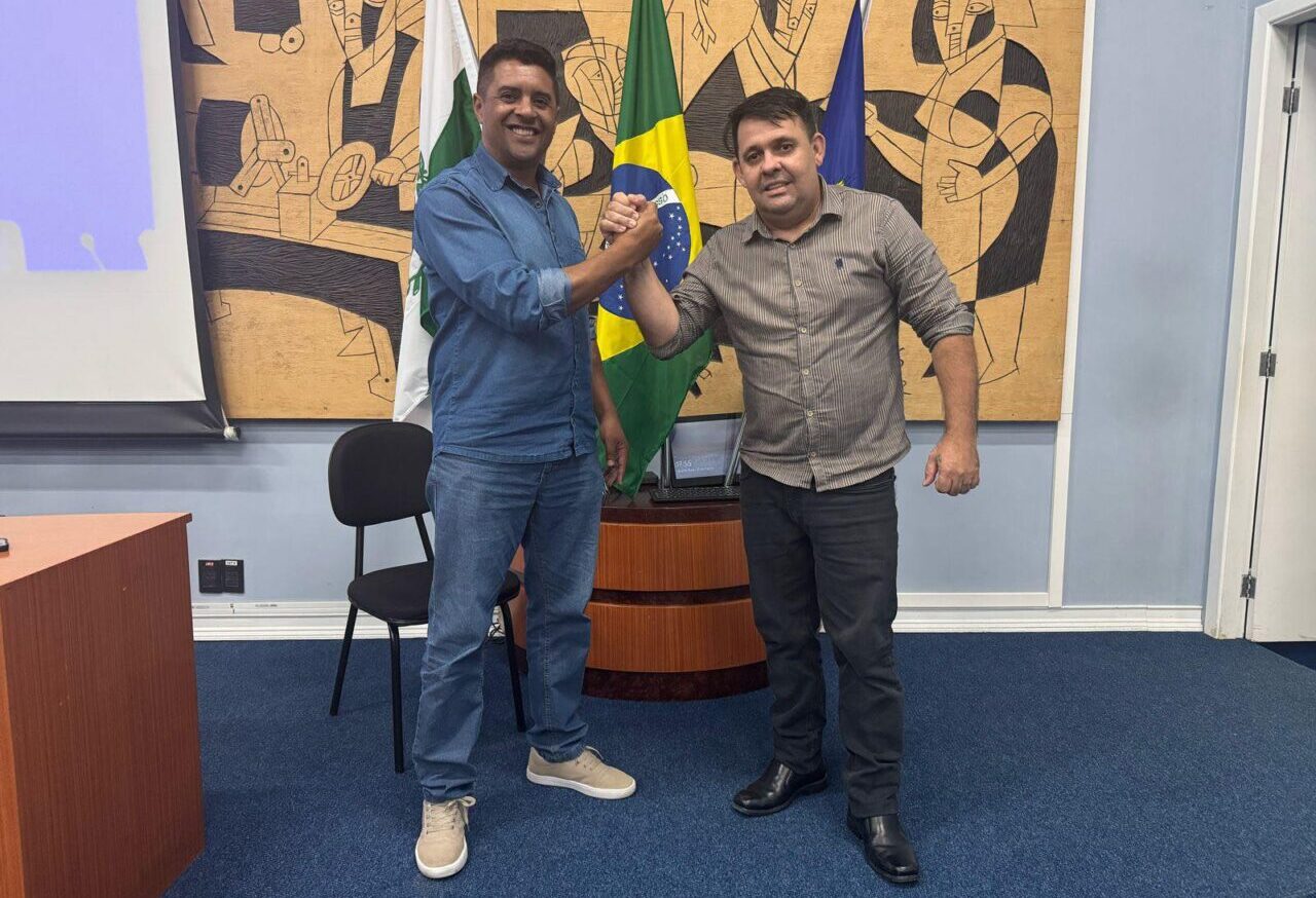 Professor Careca e Fábio Silva comemoram novo restaurante popular de Uvaranas  