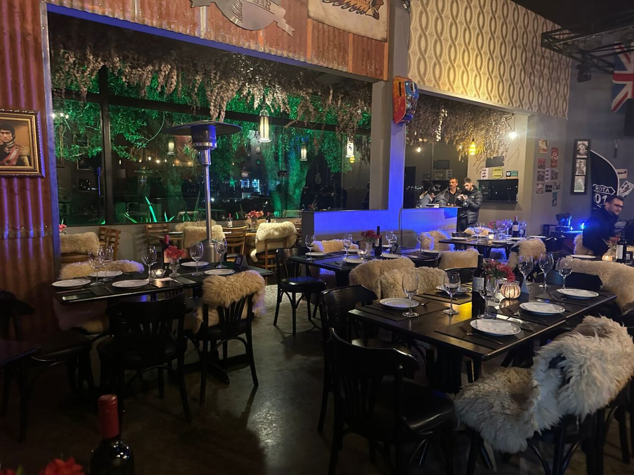 Mercenários Gastrobar realiza último open wine e caldos da temporada neste sábado (26)