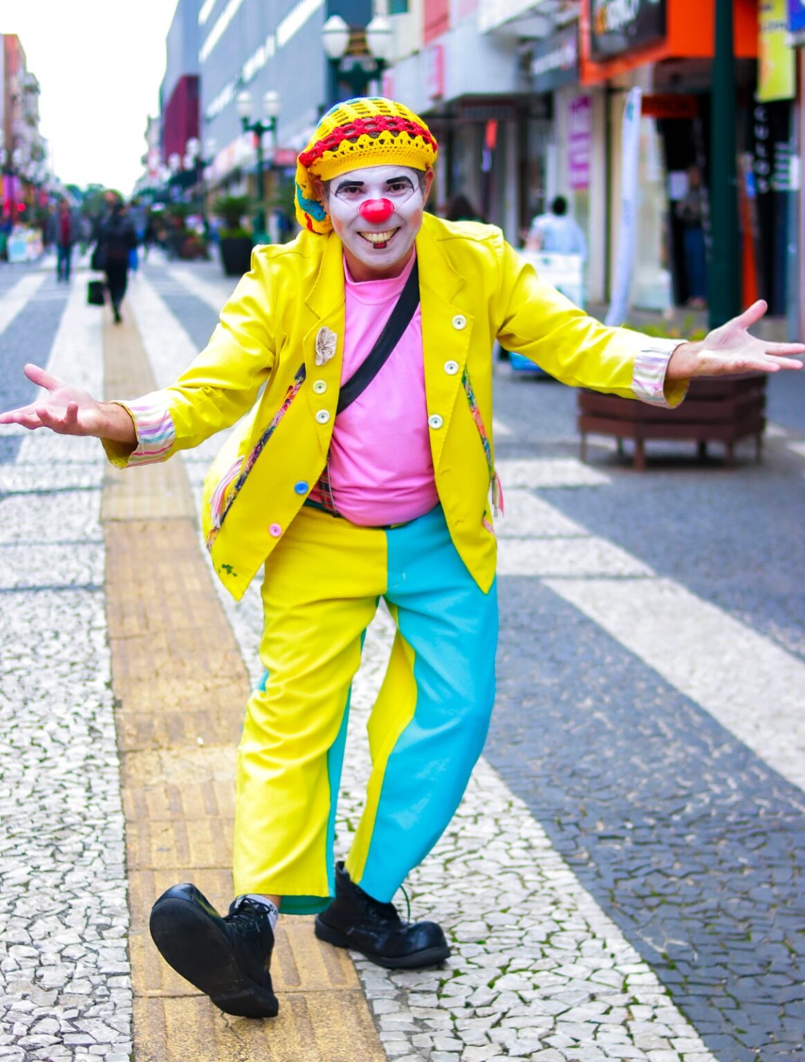 Pontagrossauros Podcast recebe Marcio Antunes, criador do Palhaço Canjica, no episódio desta terça