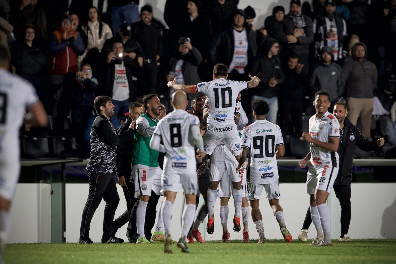 Começou com o pé direito: Operário vence Novorizontino na estreia de Alex de Souza