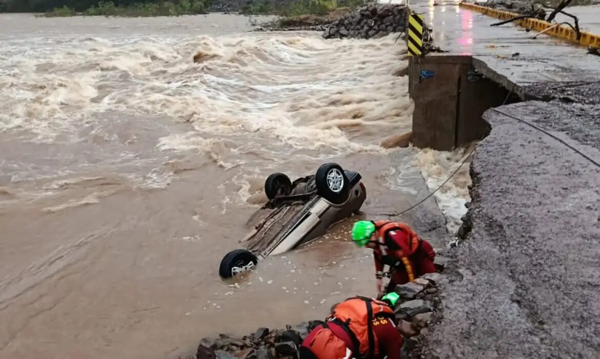 Temporais no RS deixam quase 8 mil desalojados e afetam 121 municípios