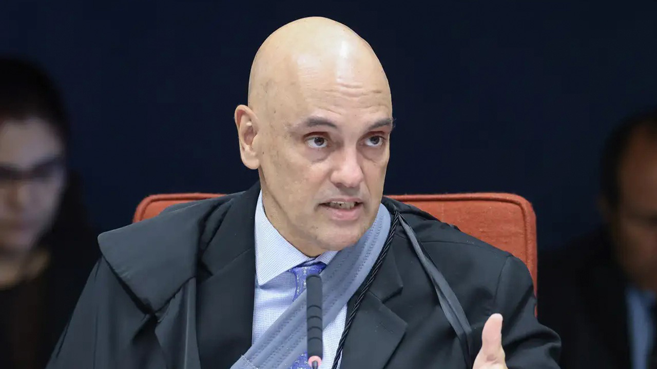 Moraes decide não prender Bolsonaro por descumprimento de cautelar