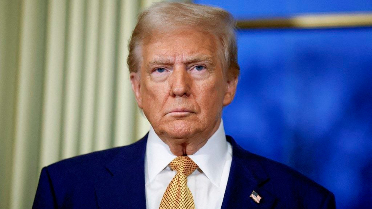 Trump assina decreto que impõe tarifa de 50% sobre produtos do Brasil