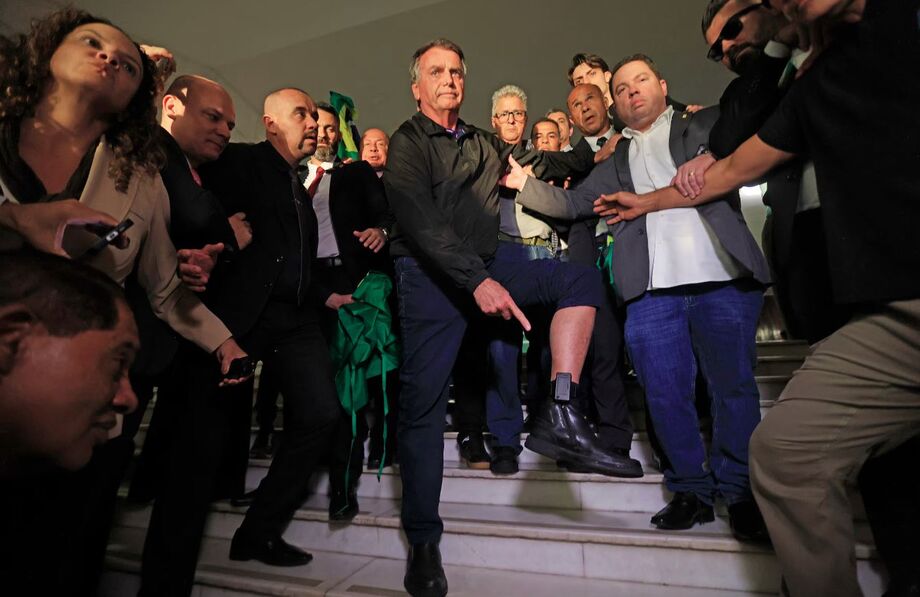 STF dá 24 horas para defesa de Bolsonaro explicar violações de medidas cautelares