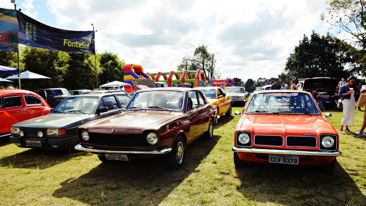 10º Encontro de Autos Antigos reúne apaixonados por carros clássicos e cultura retrô em Ponta Grossa