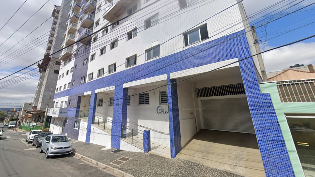 Jovem cai do terceiro andar de prédio no Centro de Ponta Grossa