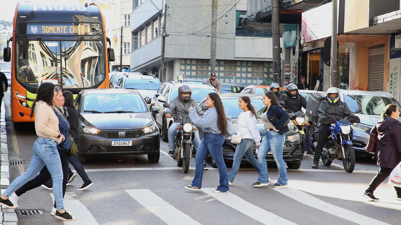 Dia do Pedestre: Detran-PR reforça riscos e orientações de segurança no trânsito