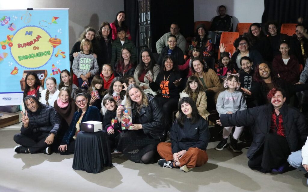 Estreia de “Ai! Sumiram os Brinquedos!” encanta público em Ponta Grossa